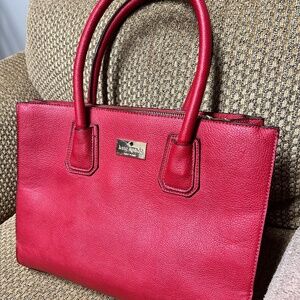 Kate Spade New York handbag in a red pebbled leather material